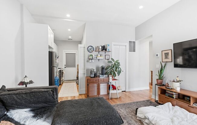 2 beds, 1 bath, 638 sqft, $3,200, Unit 922-2N