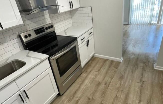 2 beds, 1 bath, $1,750, Unit G06