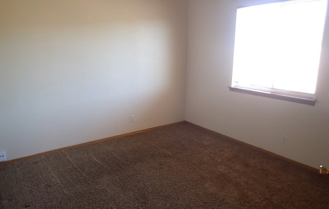 3 beds, 2 baths, $1,595