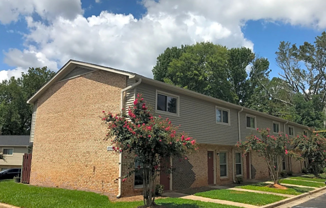 Spacious, affordable two bedroom townhouse in a great location in Charlotte!