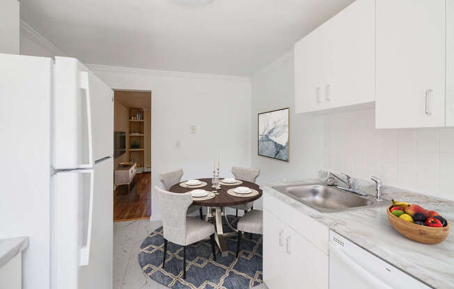 2 beds, 1 bath, 800 sqft, $3,595