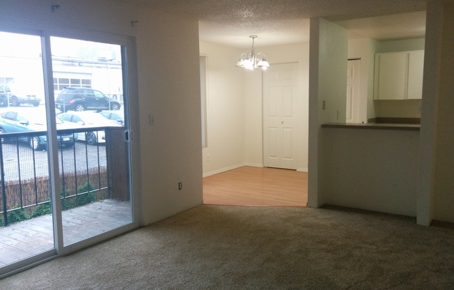 Fully Updated 2 Bedroom Condo in Edmonds!