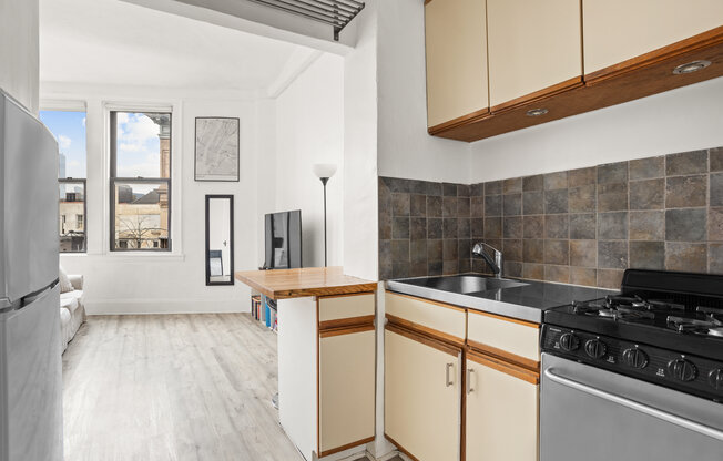 1 SHERIDAN SQ