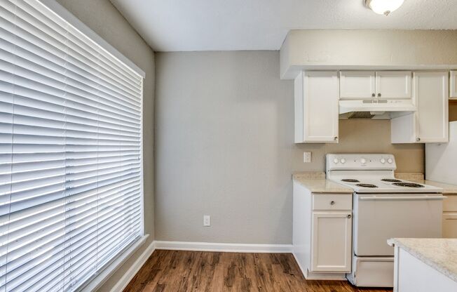 2 beds, 1 bath, 860 sqft, $1,250, Unit 122