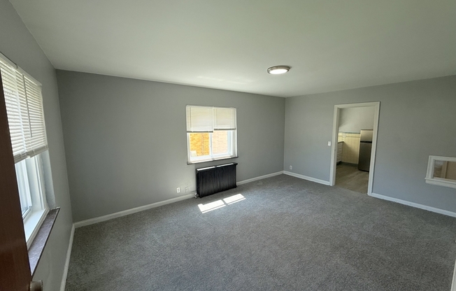 3135 MOZART AVE