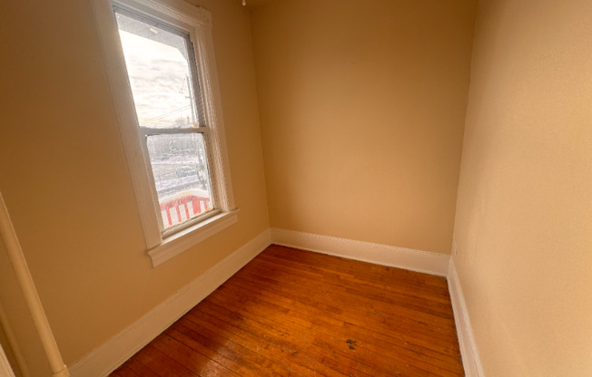 2112 W GREENFIELD AVE