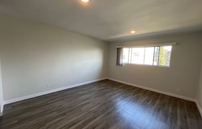 3 beds, 2 baths, 1,350 sqft, $2,998, Unit 501