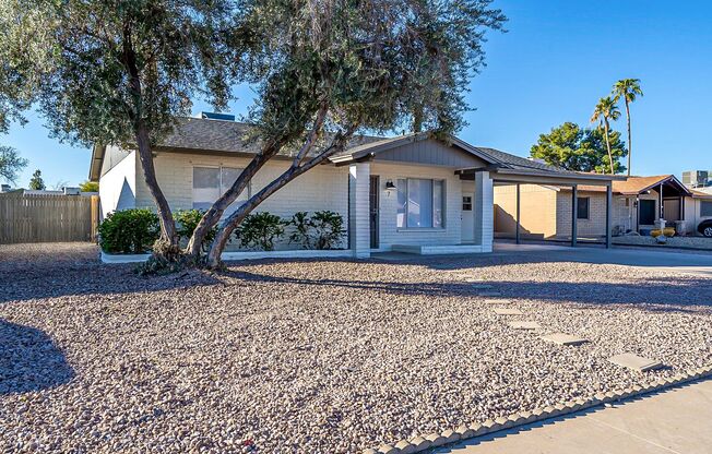 Charming Tempe home with a pool!