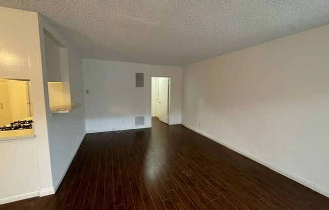 1 bed, 1 bath, $1,975, Unit 10