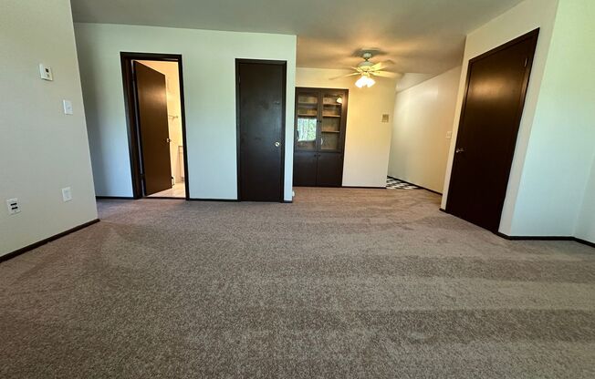 2 beds, 1 bath, $1,375, Unit 307