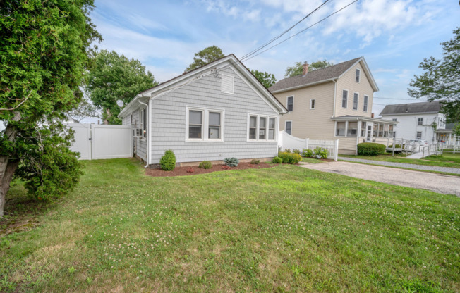 WINTER RENTAL Fully Furnished 2 Bedroom Cottage Steps to Beach - Heat and WiFi Included!