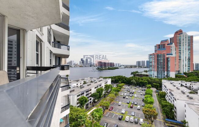 2 beds, 2 baths, $2,700, Unit #1402