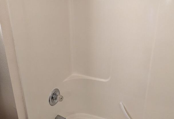 1 bed, 1 bath, 650 sqft, $1,200, Unit 19