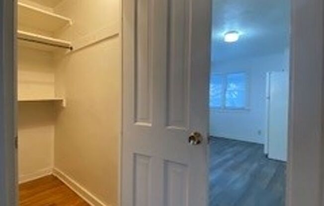 1 bed, 1 bath, $625, Unit Apt 2