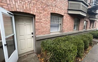 2 beds, 1 bath, 750 sqft, $1,045, Unit Unit 1