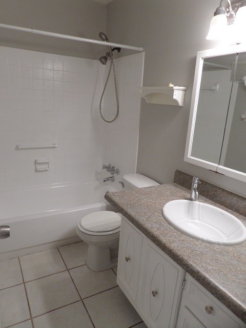 2 beds, 1 bath, $1,695