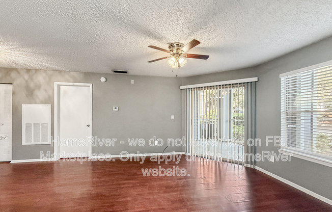 2561 GRASSY PT DR