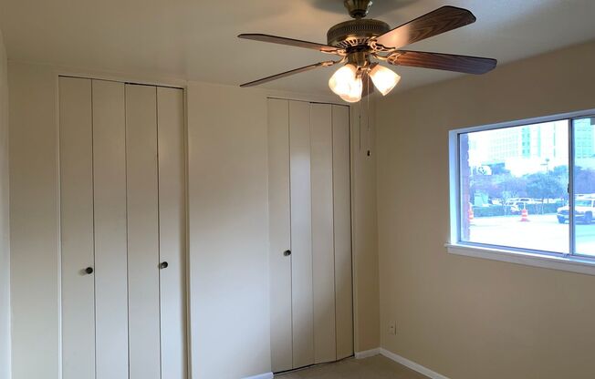 COZY DUPLEX, NEAR SHOPPING & 281!