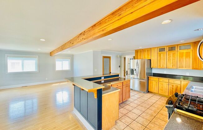 5 beds, 3.5 baths, $3,900