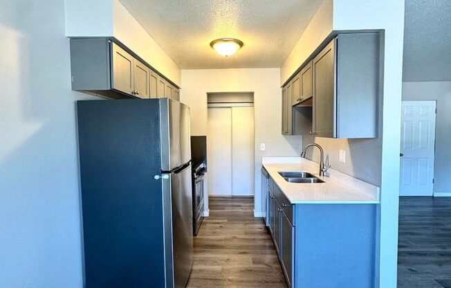 2 beds, 1 bath, 875 sqft, $1,399, Unit 3300-7