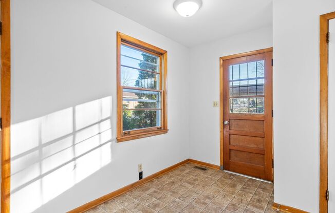 3 beds, 1 bath, $1,195