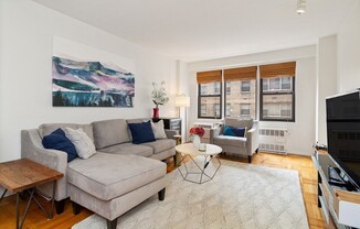 220 E 54 ST