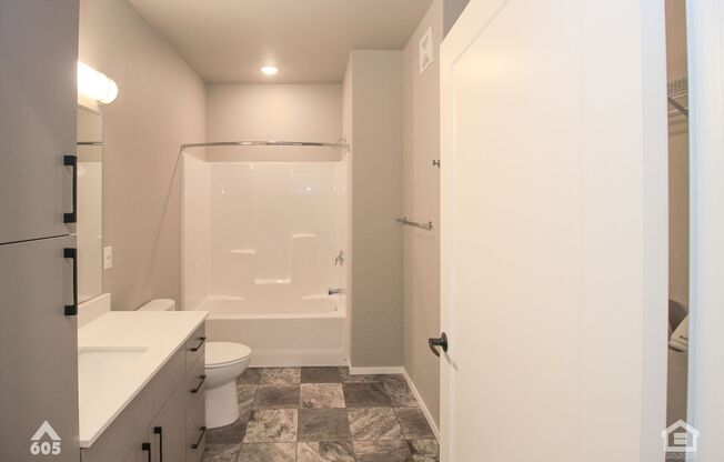 Studio, 1 bath, 558 sqft, $925, Unit 5521-5326