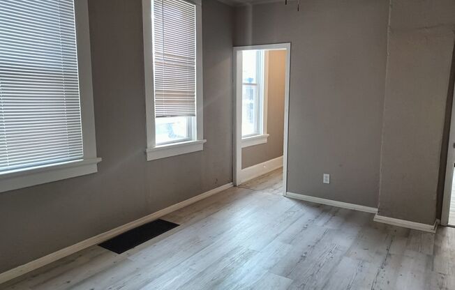 2 beds, 1 bath, $1,495, Unit lower