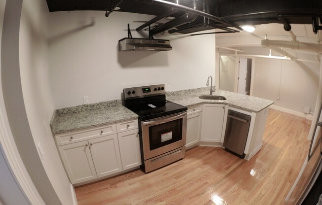 3 beds, 1 bath, $3,800, Unit B