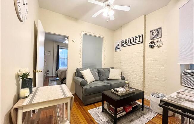 1 bed, 1 bath, $2,425, Unit 3RE