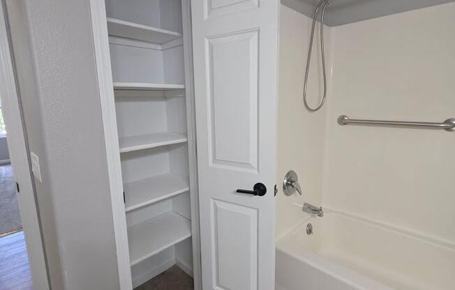 1 bed, 1 bath, 869 sqft, $1,465, Unit 9-206