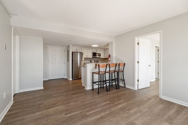 2 beds, 2 baths, 900 sqft, $1,700, Unit 202