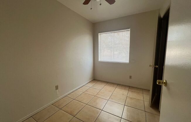 3 beds, 1 bath, $1,600, Unit A577-101