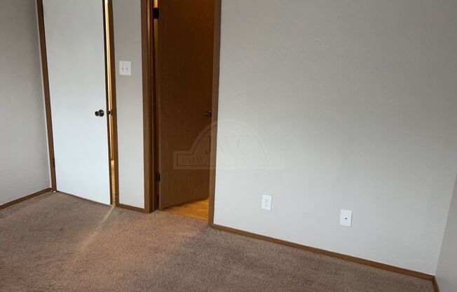 3 beds, 2 baths, $1,225