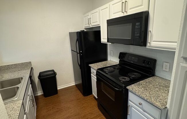 1 bed, 1 bath, 844 sqft, $1,175, Unit 5H-202