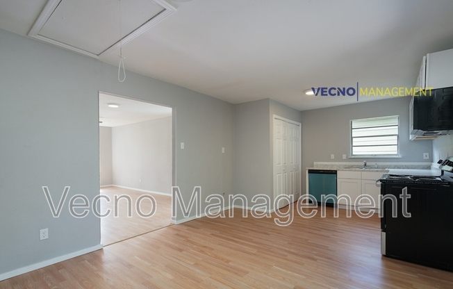 435 W BEDFORD AVE