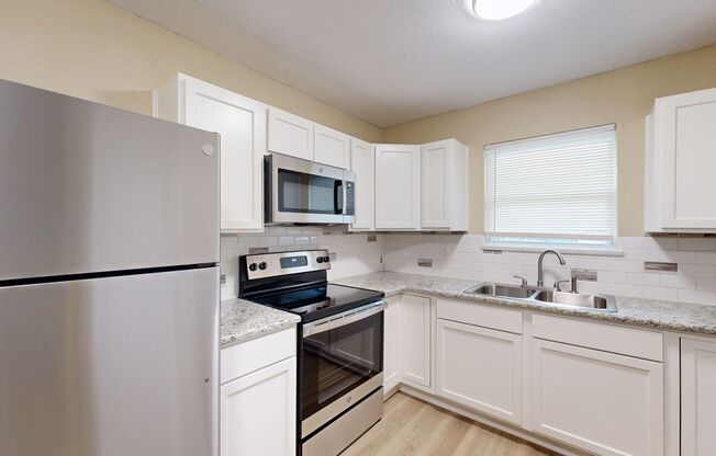 2 beds, 1 bath, $1,095