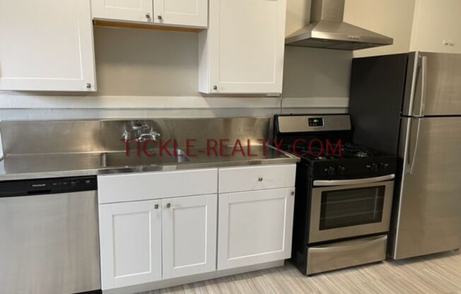 1 bed, 1 bath, $1,225, Unit D102