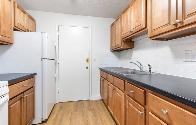 1 bed, 1 bath, 1,000 sqft, $2,100, Unit 15