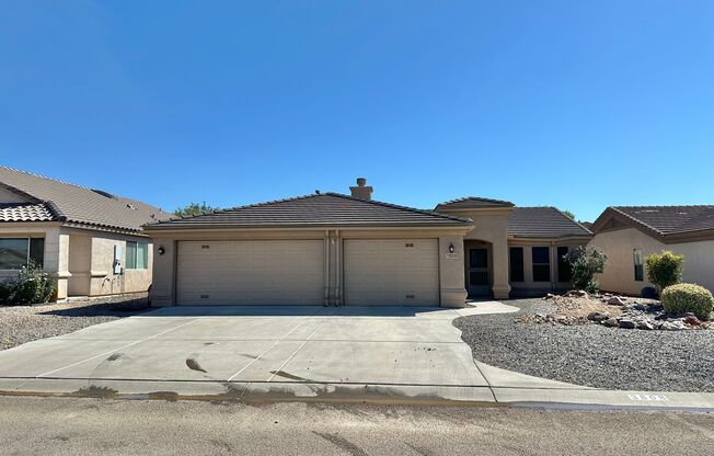 Beautiful 3 bedroom, 3 garage home in Chaparral Mesa!