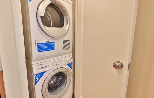 Studio, 1 bath, 440 sqft, $2,300, Unit 0215