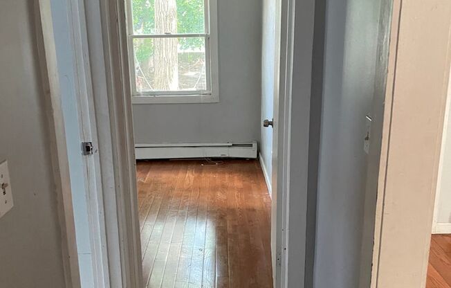 2 beds, 1 bath, $1,750, Unit Apt 1