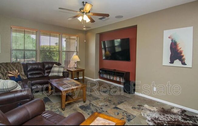 2290 N 135 DR