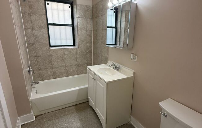 4834 W Adams LLC