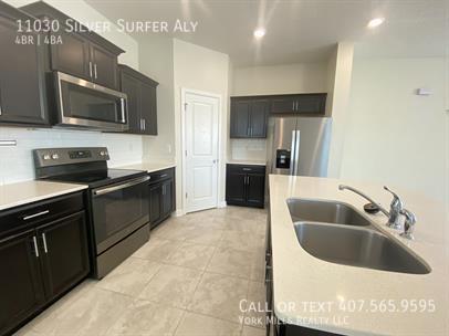 11030 Silver Surfer Alley