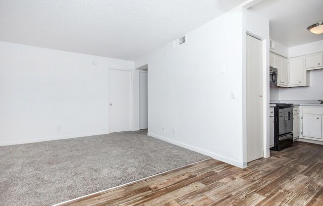 2 beds, 1 bath, 697 sqft, $1,050, Unit 226