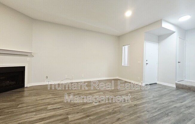 701 N Hollywood Way
