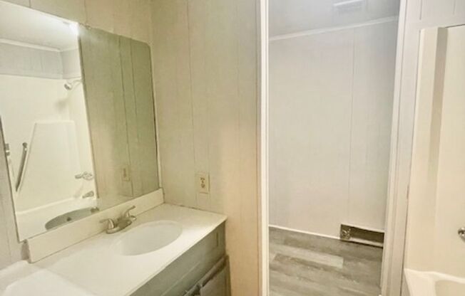 2 beds, 1 bath, $1,200, Unit B