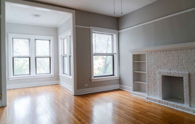 Uptown / Ravenswood - Studio - w/ Decorative Fireplace