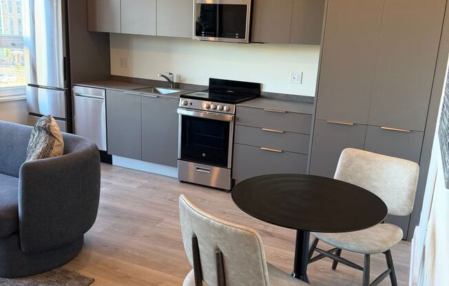 1 bed, 1 bath, 569 sqft, $1,999, Unit 305
